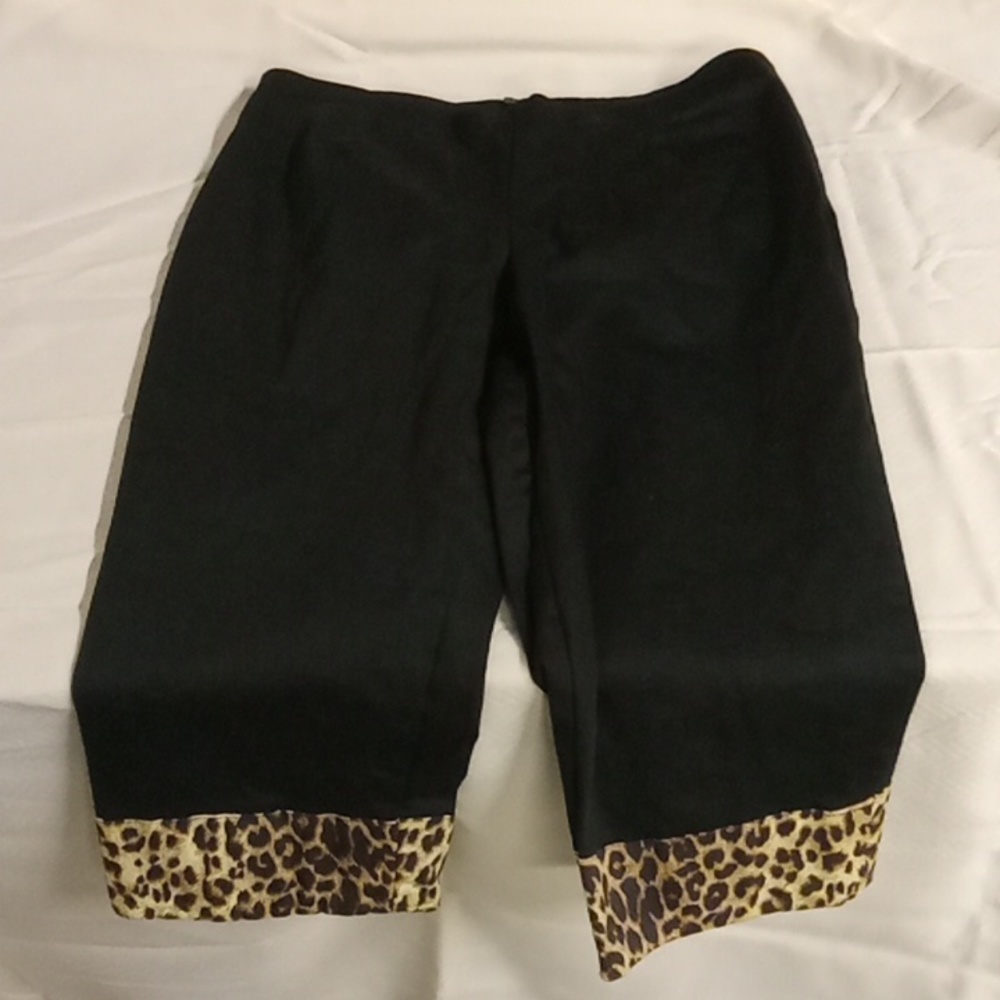 Capri pants with Leopard-print Cuffs